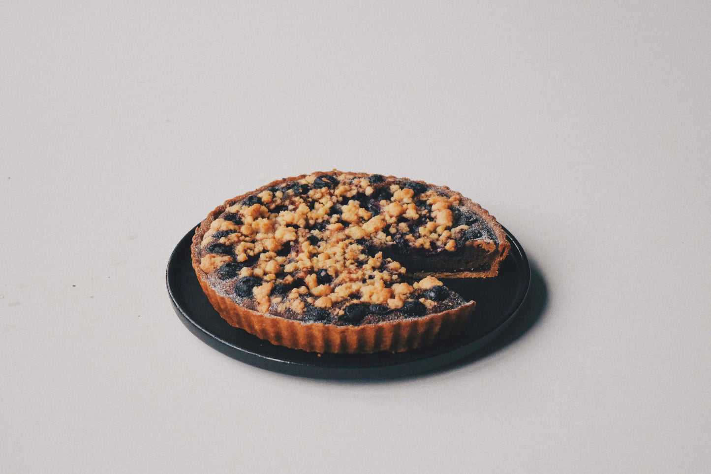 チョコとブルーベリーのクランブルタルト