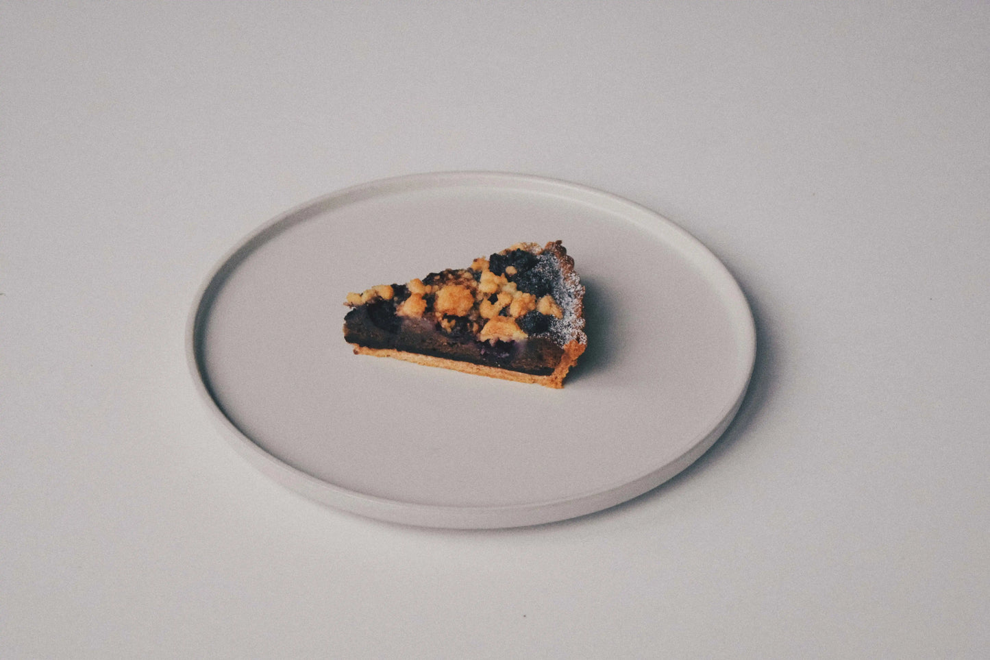 チョコとブルーベリーのクランブルタルト