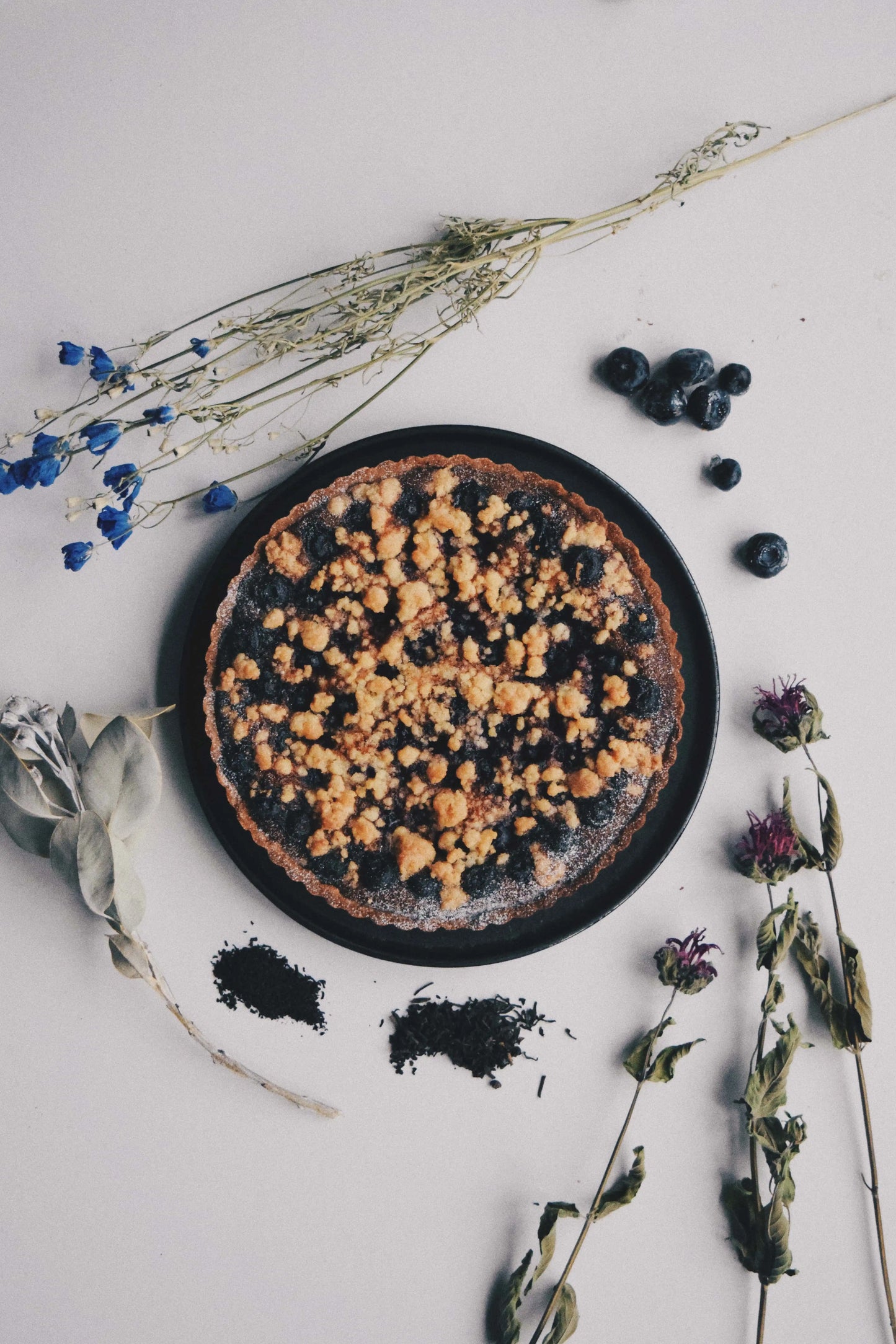 チョコとブルーベリーのクランブルタルト