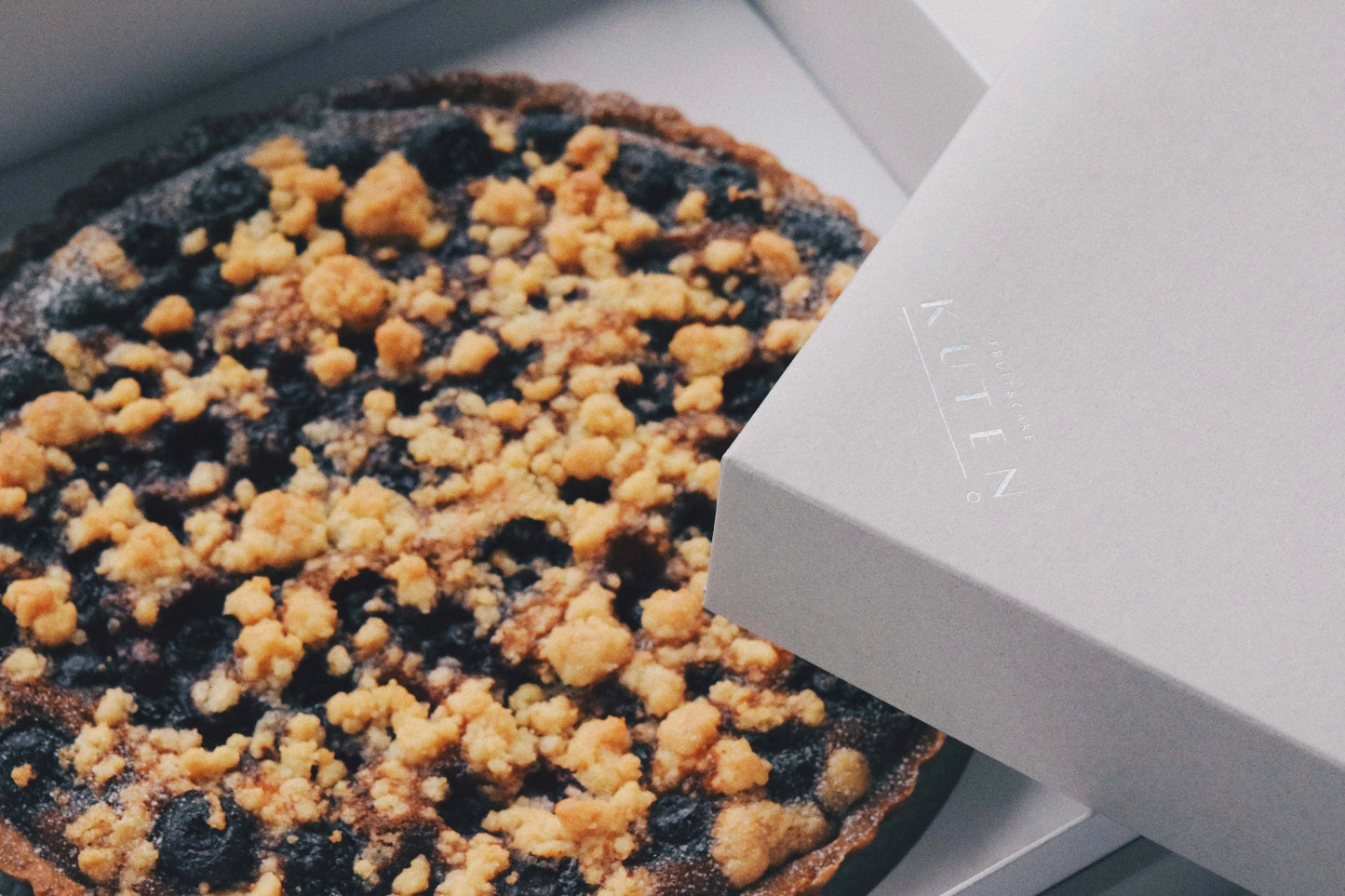 チョコとブルーベリーのクランブルタルト