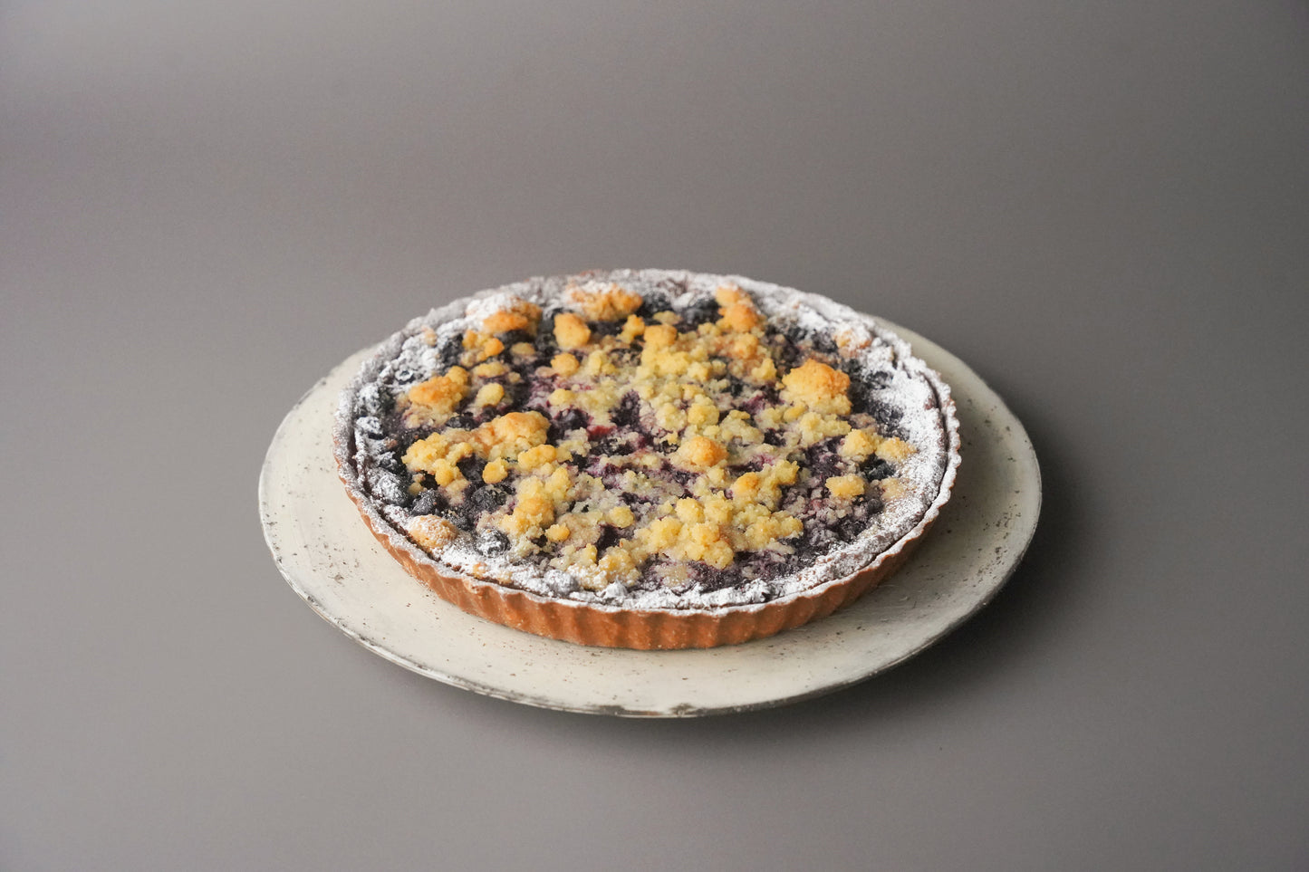 チョコとブルーベリーのクランブルタルト