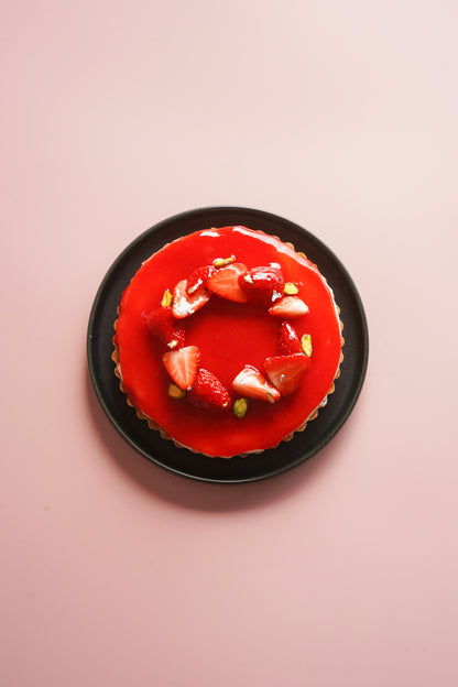 いちごとレアチーズのお祝いタルト